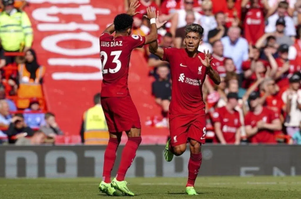 Màn ăn mừng bàn thắng của Luis Diaz và Roberto Firmino trong trận Liverpool vs Bournemouth ở tuần 7 Premier League 2022/2023, thứ Bảy ngày 27 tháng 8 năm 2022 (c) Ảnh AP