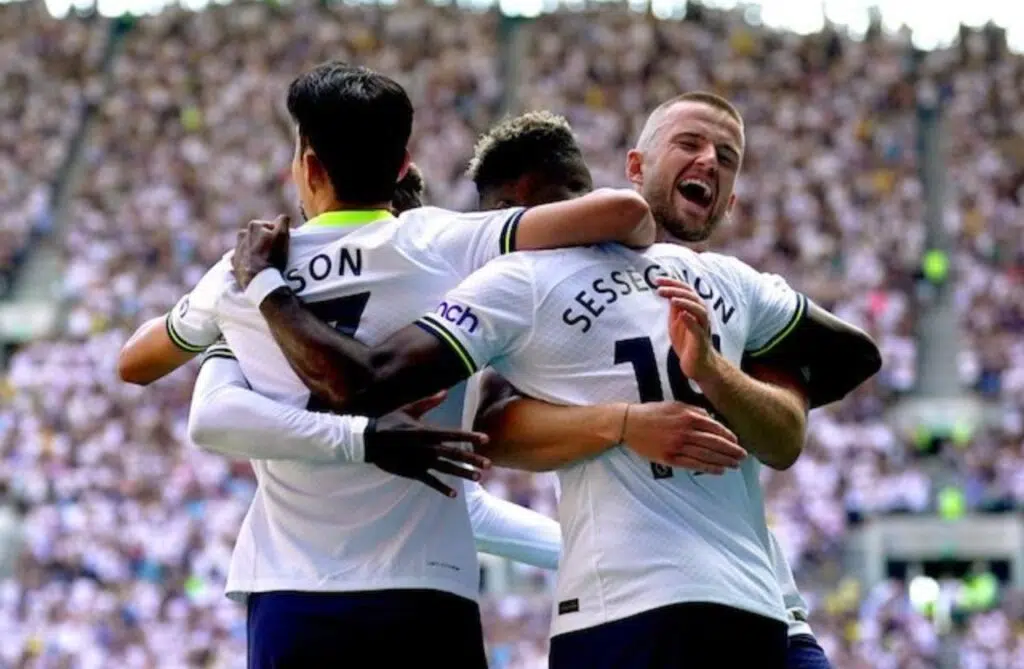 Các cầu thủ Tottenham Hotspur ăn mừng bàn thắng của Ryan Sessegnon vào lưới Southampton trong bữa tiệc Premier League, thứ Bảy (6/8/2022)