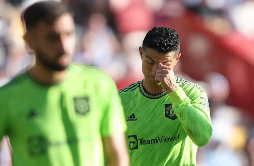 Biểu cảm thất vọng của Cristiano Ronaldo sau khi Manchester United thua 0-4 trước Brentford ở Premier League 2022.