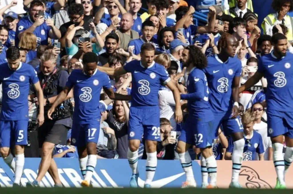 Đội hình Chelsea ăn mừng bàn thắng của Raheem Sterling vào lưới Leicester City, Thứ Bảy (27/8/2022) (c) Ảnh AP